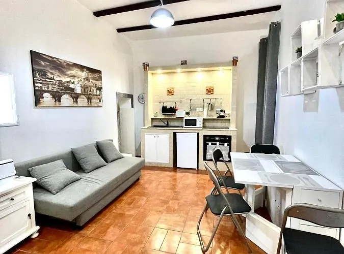 Dani House Rom